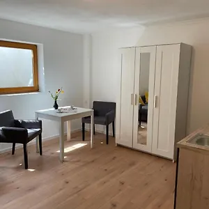  Apartment Schöne Souterrainwohnung In
